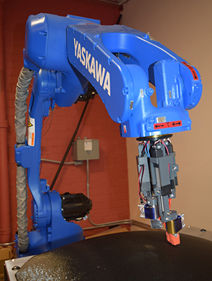 机器人3D打印在非平面表面，使用开源工具生成机器人轨迹与ros启用机器人。(由南加州大学提供)